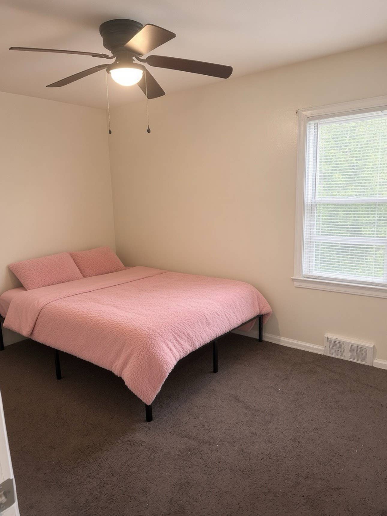 Room available in the middle of it