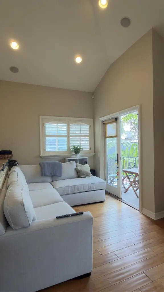 Two rooms Available Newport Beach