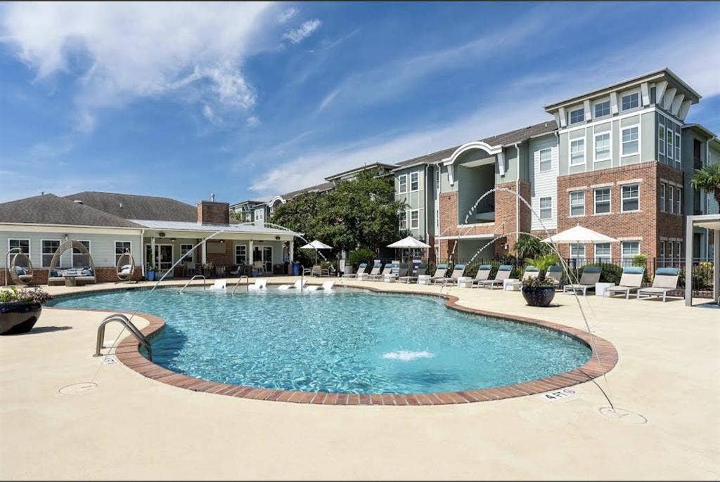 APARTMENT Hawthorne at the Station