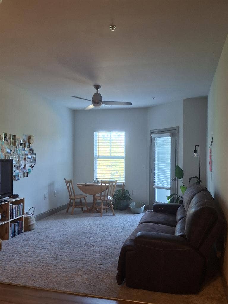 APARTMENT Hawthorne at the Station