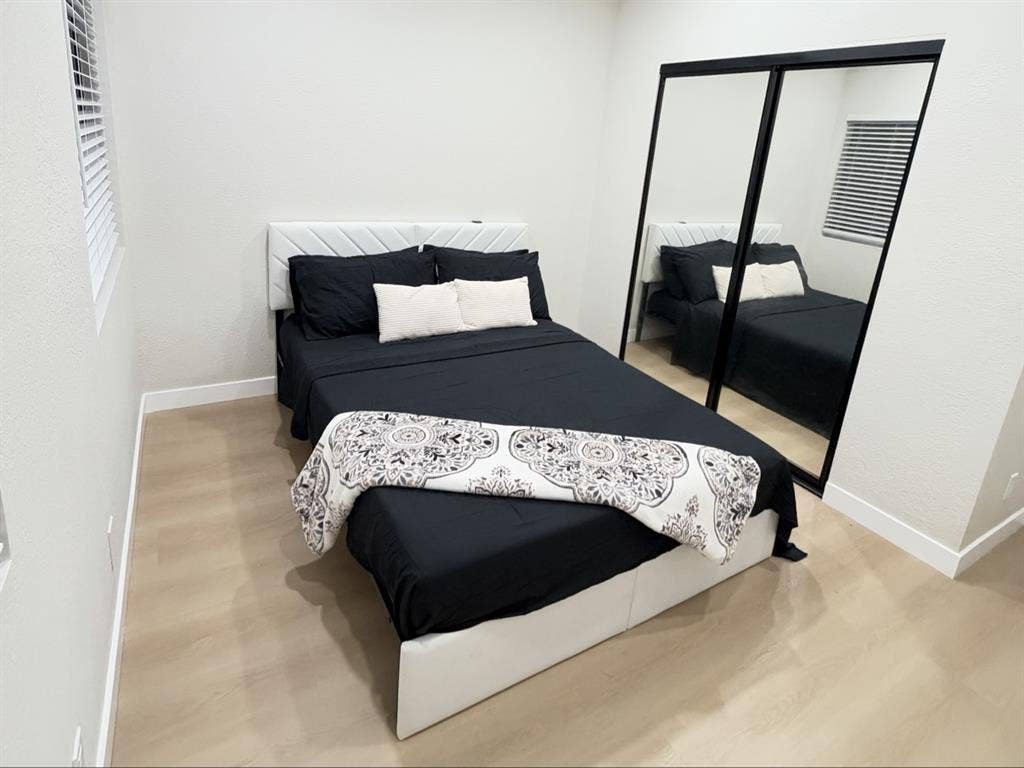 Furnished Room in Harbor City