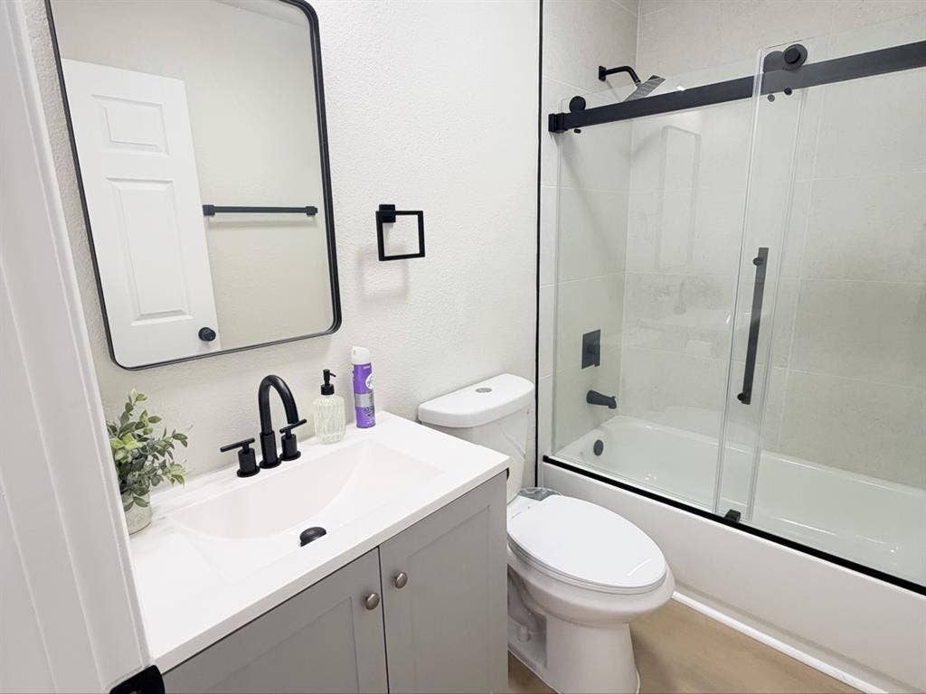 Furnished Room in Harbor City