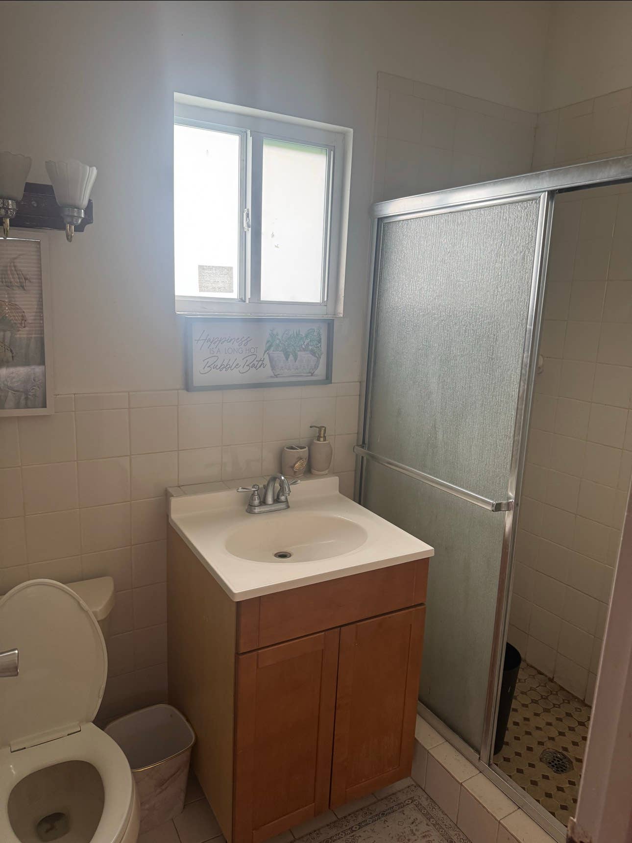 Furnish privy bath 4 Room for rent