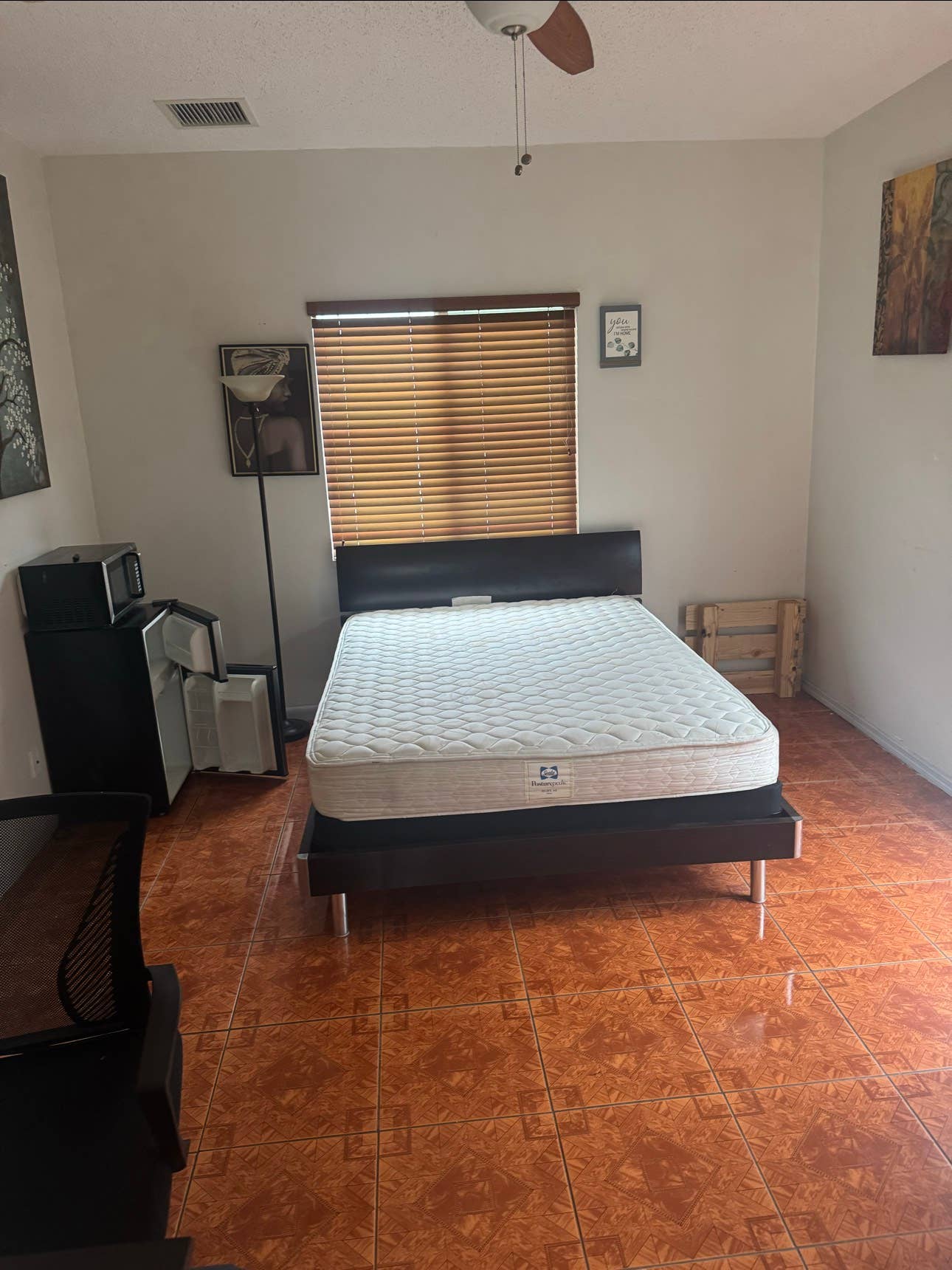 Furnish privy bath 4 Room for rent