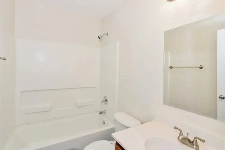 Spacious And Private Room Ready Now