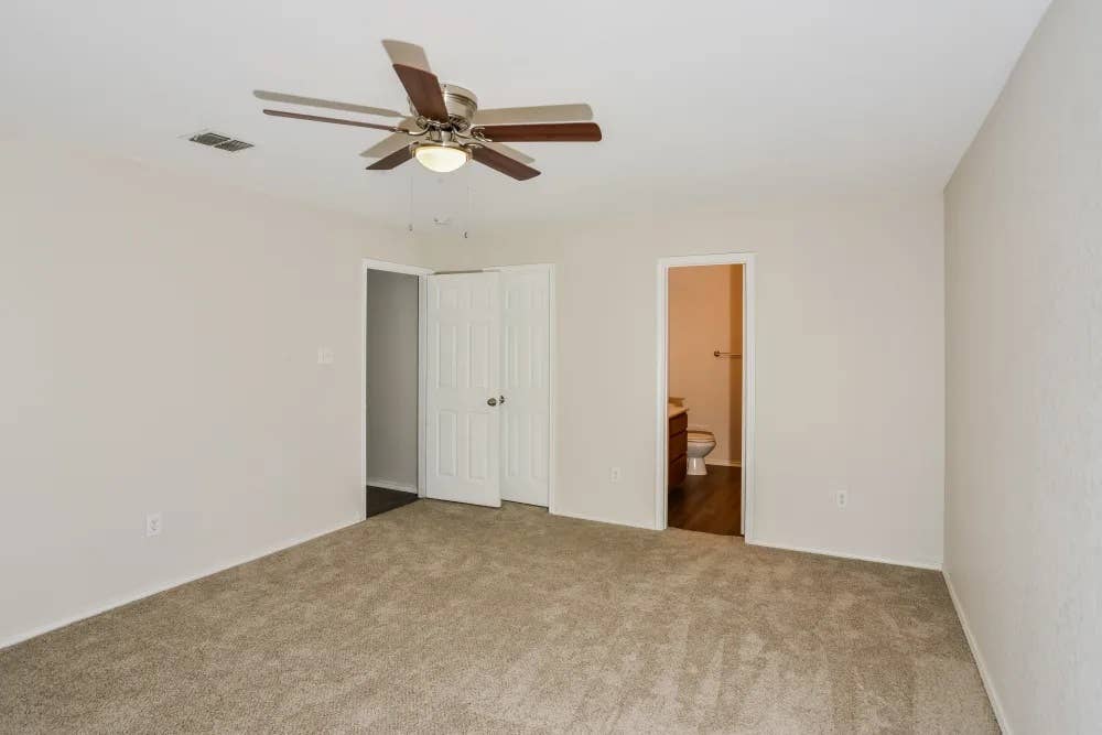 Spacious And Private Room Ready Now