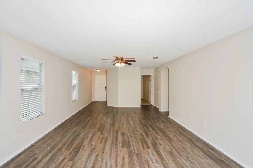 Spacious And Entire House Ready Now