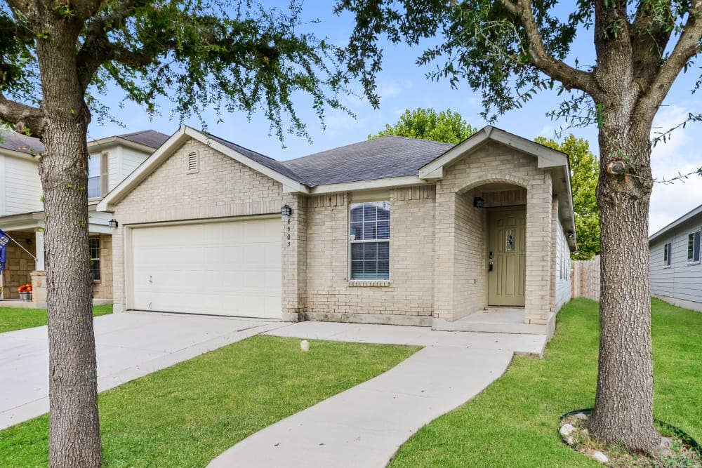 Spacious And Entire House Ready Now