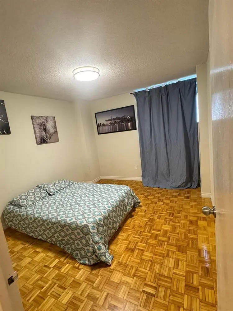 1 Room For Rent - Etobicoke
