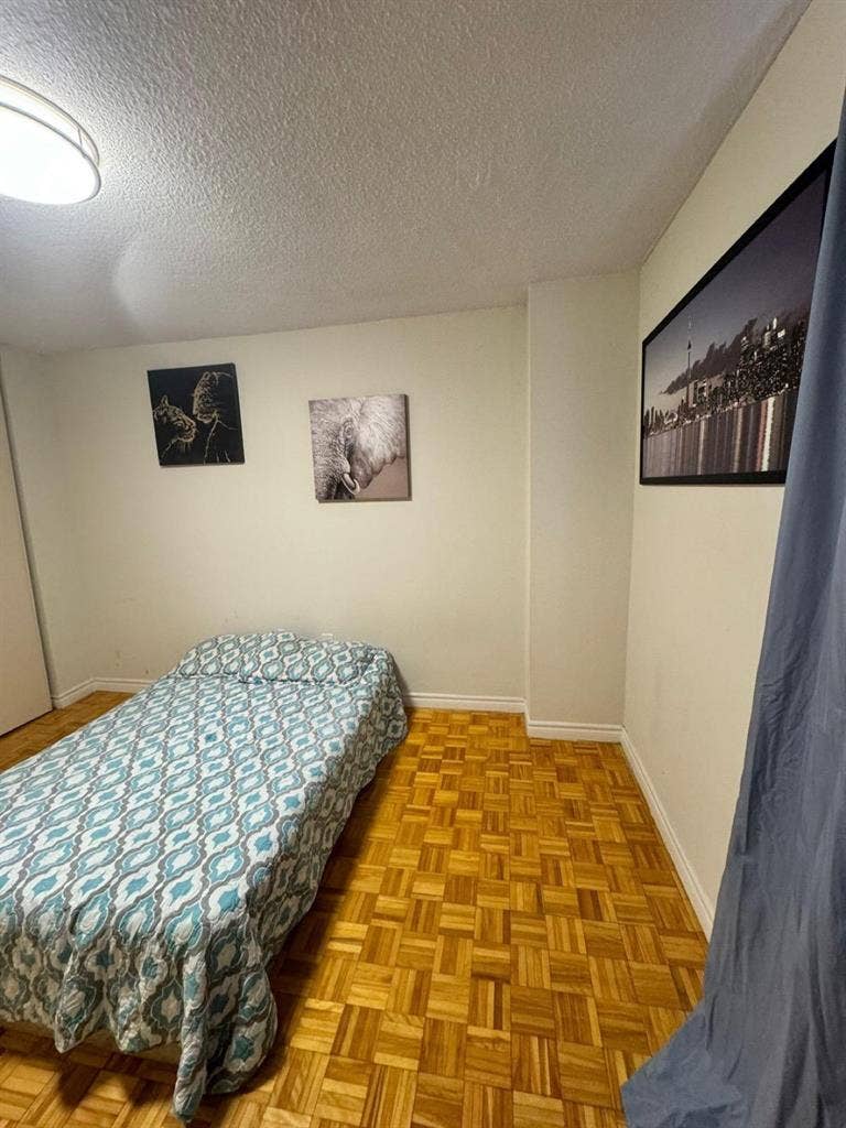 1 Room For Rent - Etobicoke