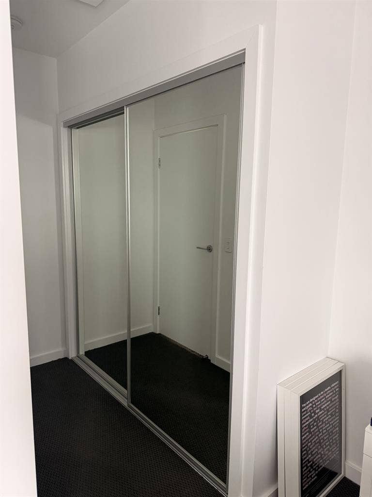 LARGE ROOM W ENSUITE
