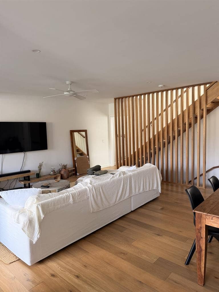LARGE ROOM W ENSUITE