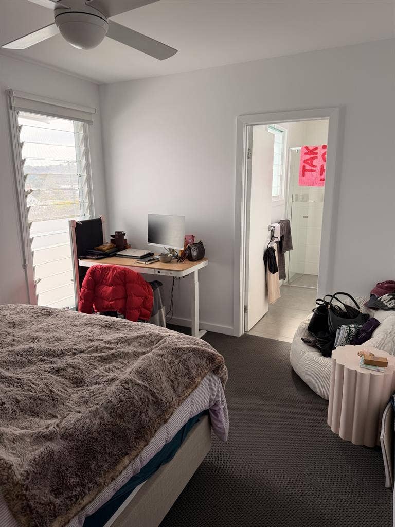 LARGE ROOM W ENSUITE