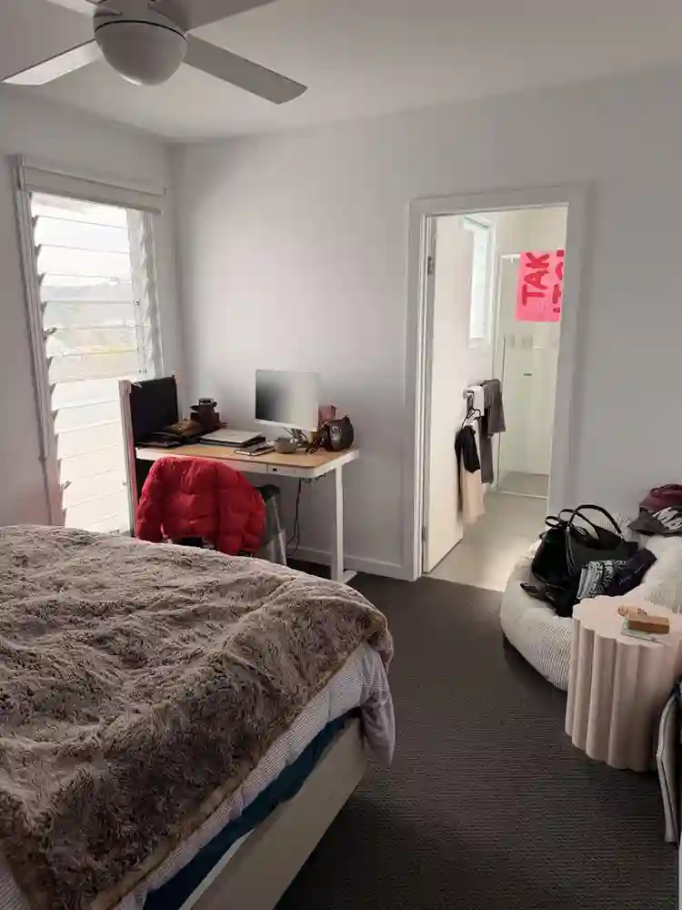 LARGE ROOM W ENSUITE