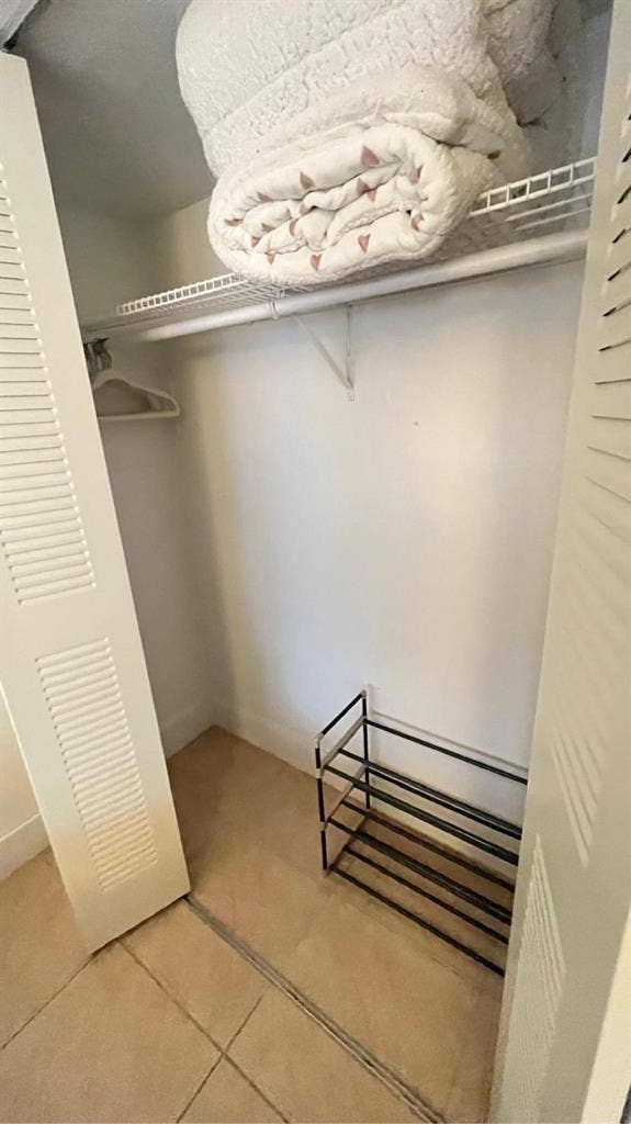 Room and bathroom PRIVATE