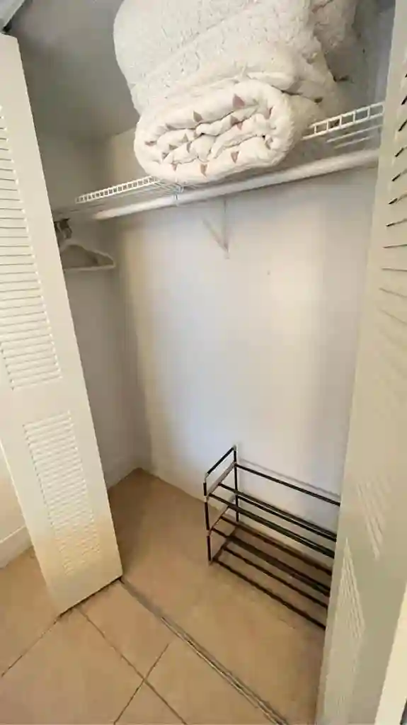 Room and bathroom PRIVATE