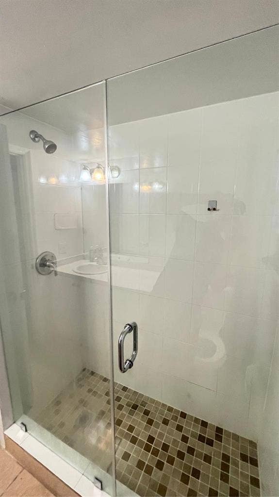 Room and bathroom PRIVATE