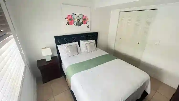 Room and bathroom PRIVATE