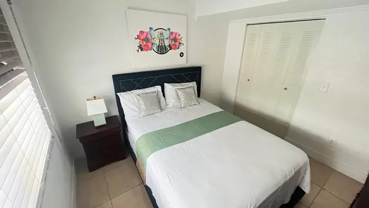 Room and bathroom PRIVATE
