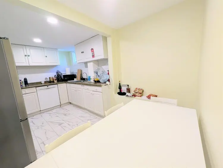 3 Bedrm APARTMENT in Wellesley