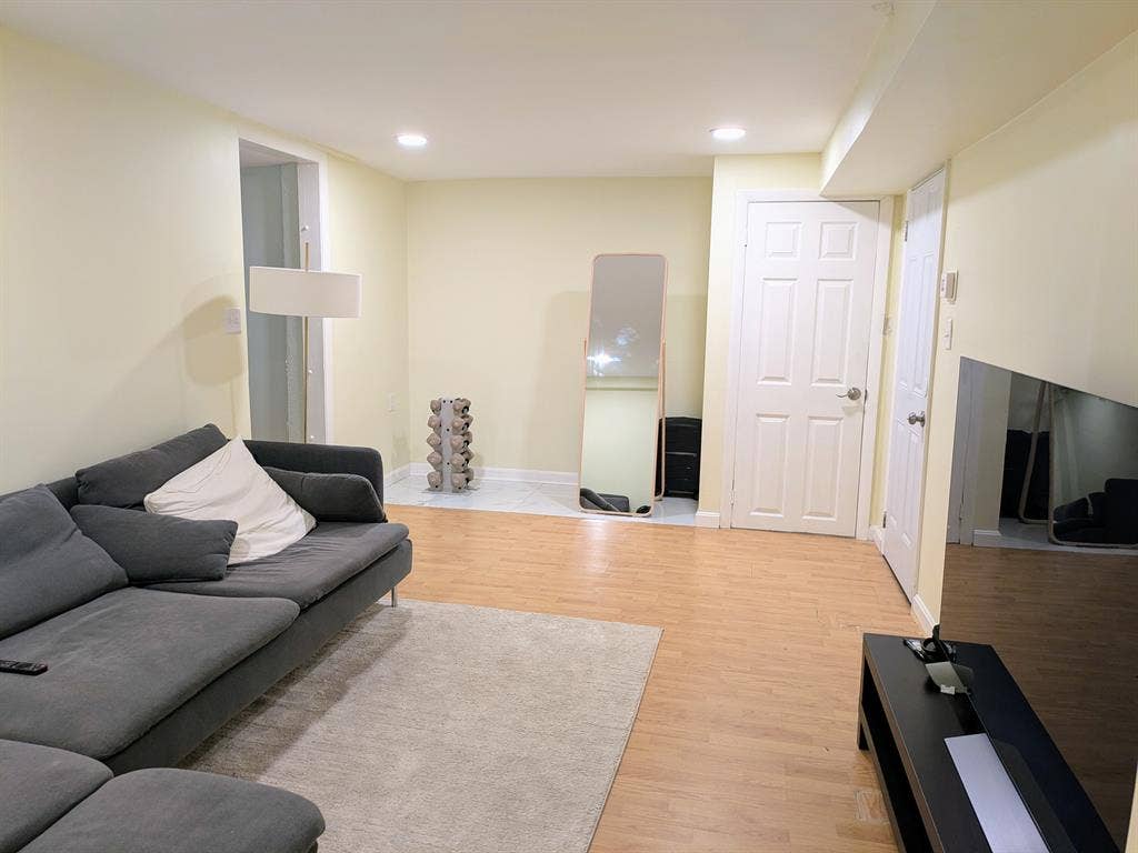 3 Bedrm APARTMENT in Wellesley