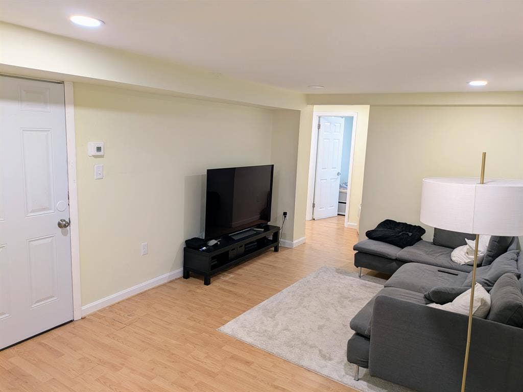3 Bedrm APARTMENT in Wellesley
