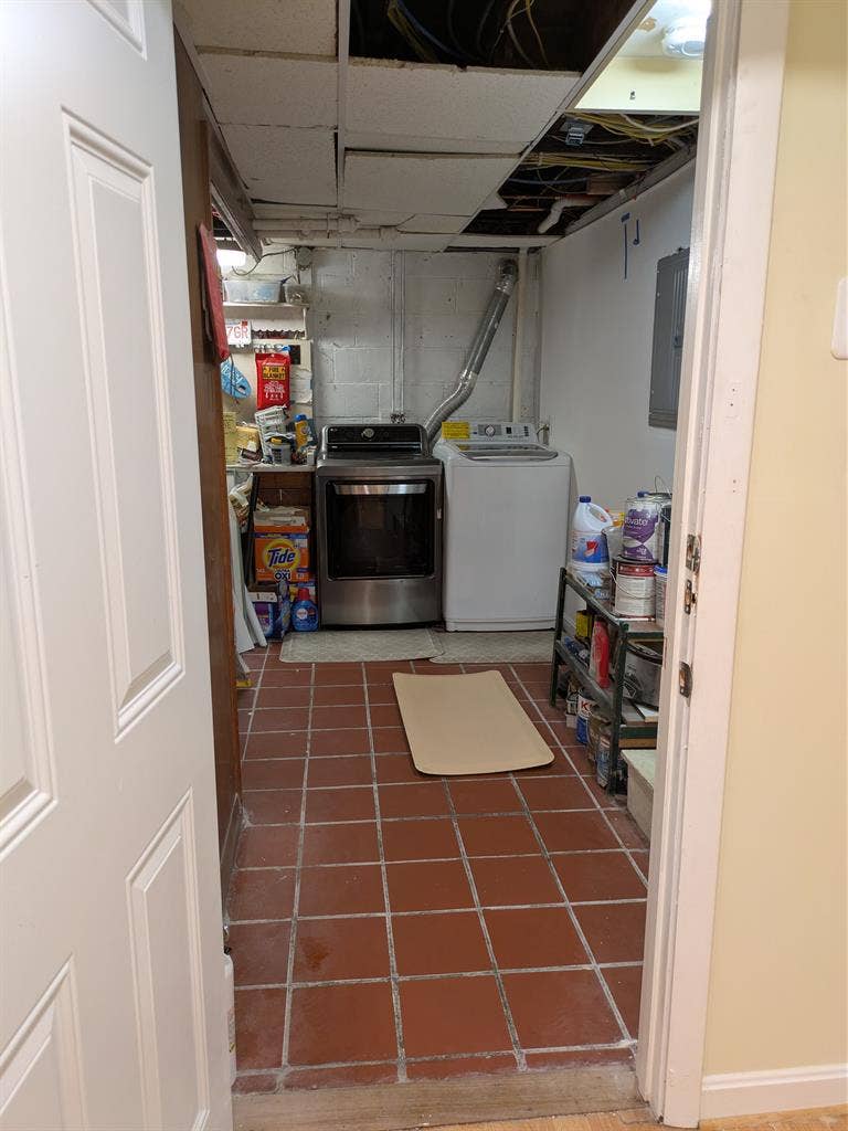 3 Bedrm APARTMENT in Wellesley