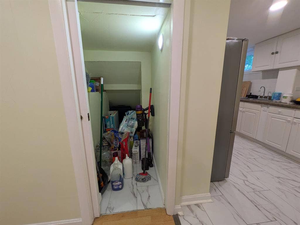 3 Bedrm APARTMENT in Wellesley