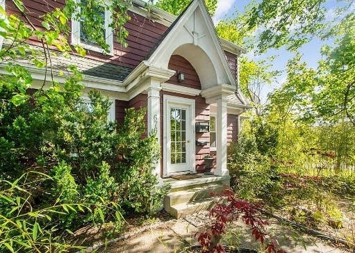 3 Bedrm APARTMENT in Wellesley