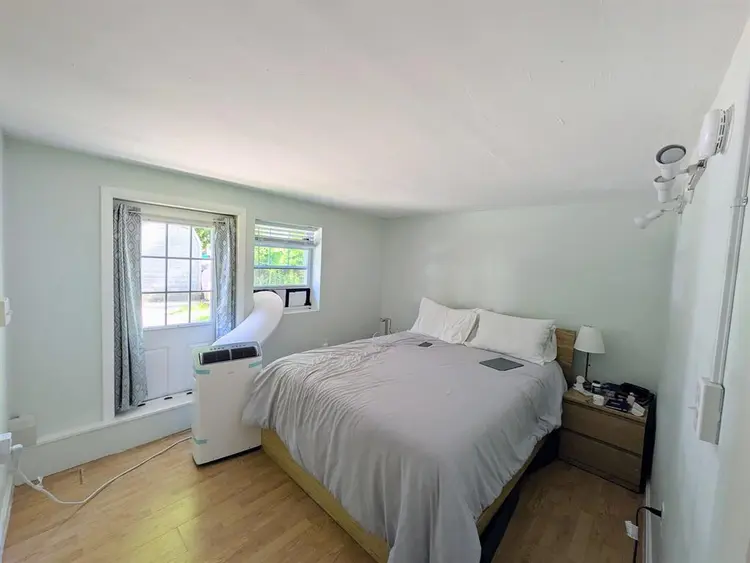 3 Bedrm APARTMENT in Wellesley