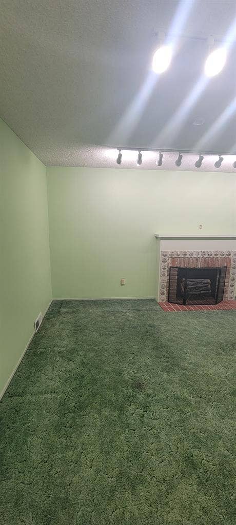 300 sq ft Room in 70's House