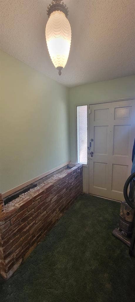 300 sq ft Room in 70's House