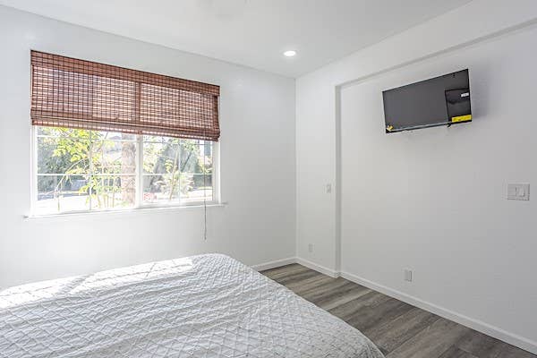 Furnished Private Room w/Utilities