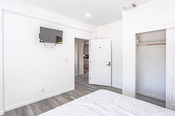 Furnished Private Room w/Utilities