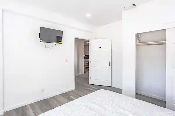 Furnished Private Room w/Utilities