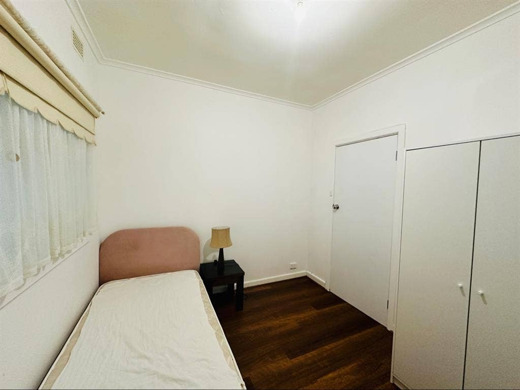 Room for rent in Reservoir