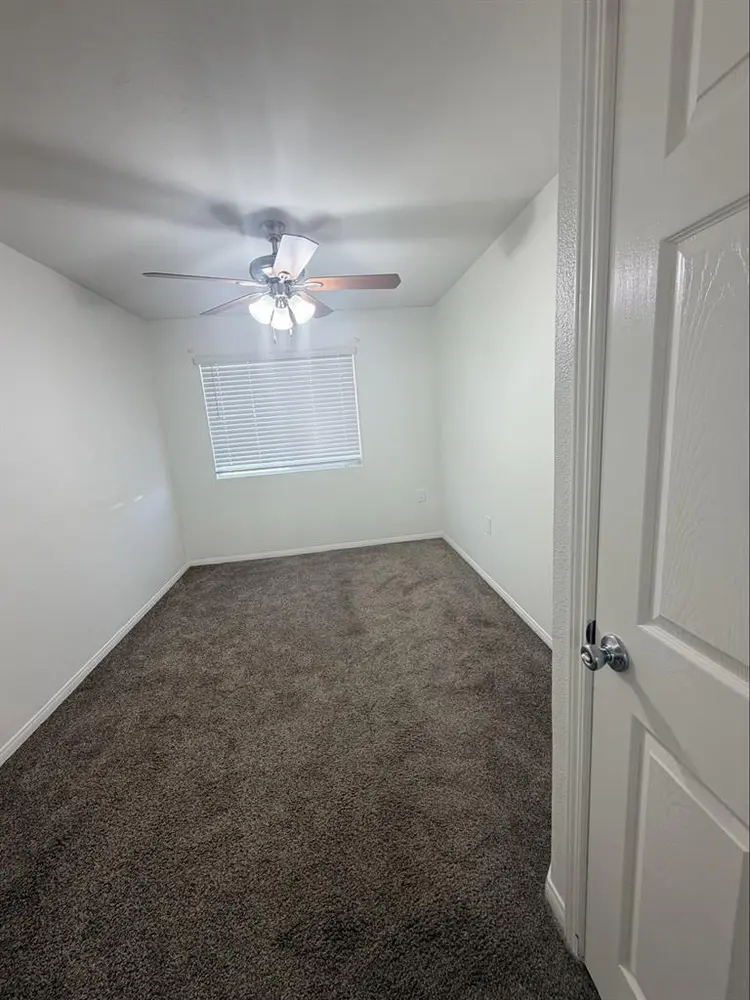 Room for Rent (available now)