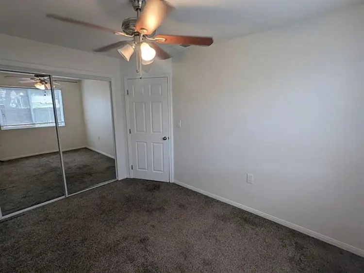 Room for Rent (available now)