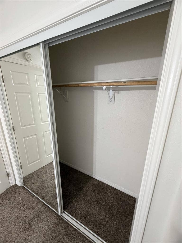 Room for Rent (available now)