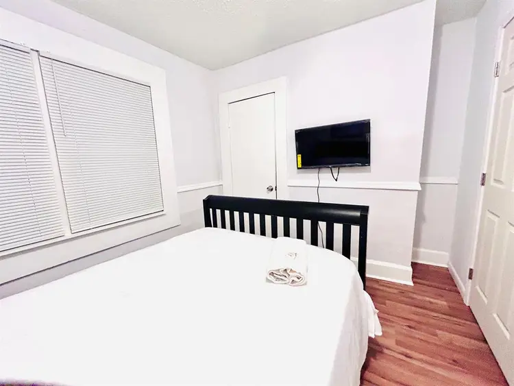 Four Oaks Room