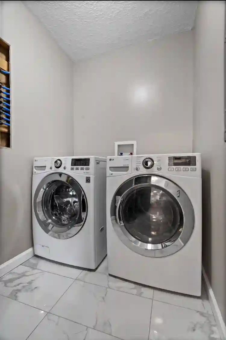 2 Rooms For Rent
