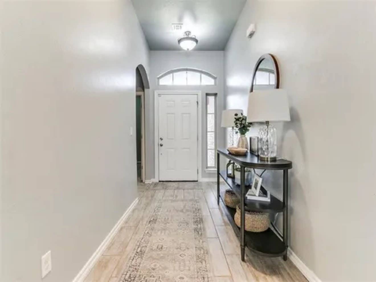 Looking for roommate to occupy room