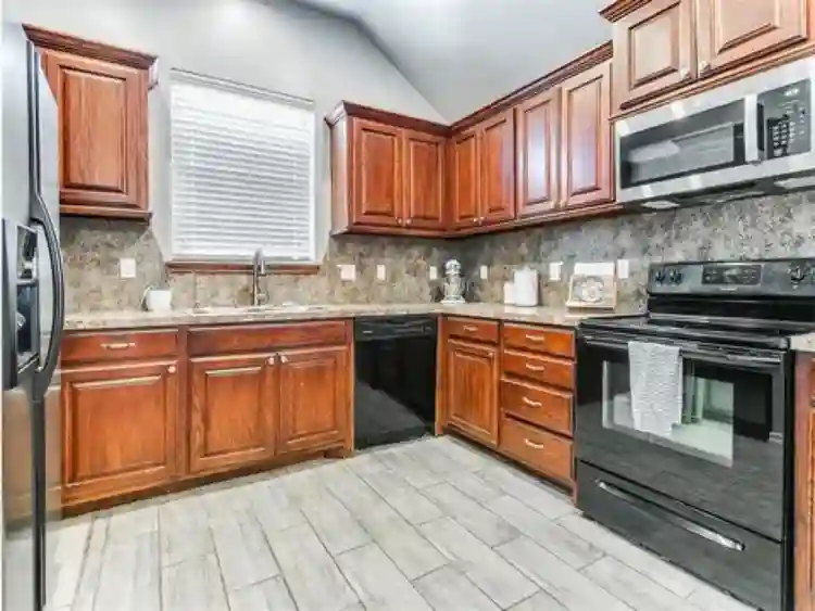 Looking for roommate to occupy room