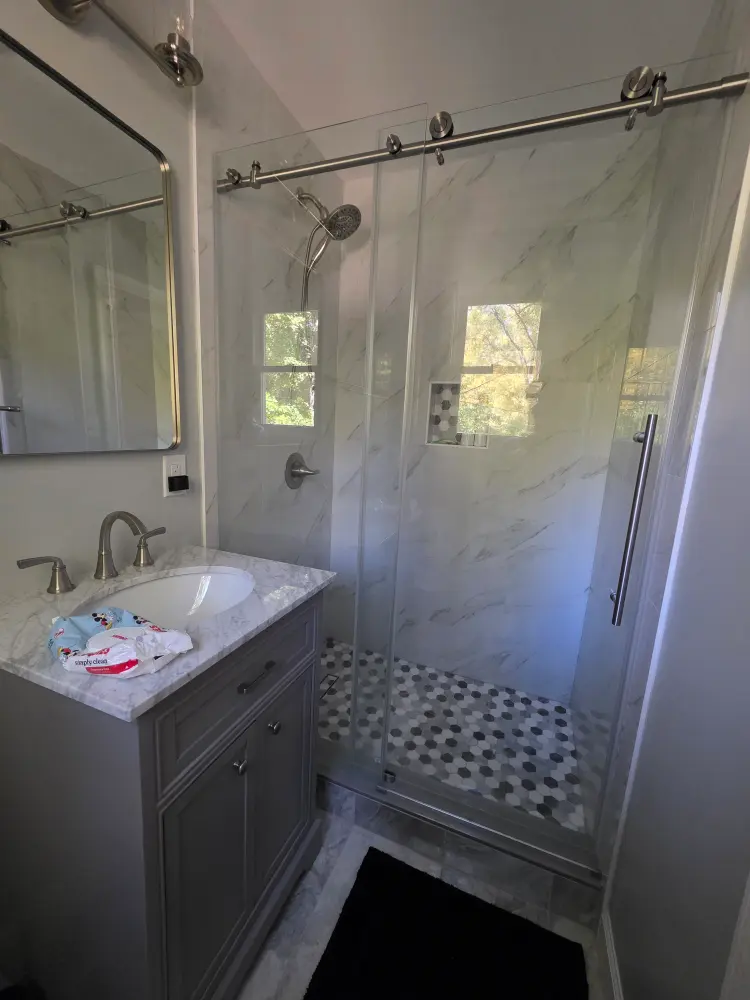 Spacious master bedroom wbathroom