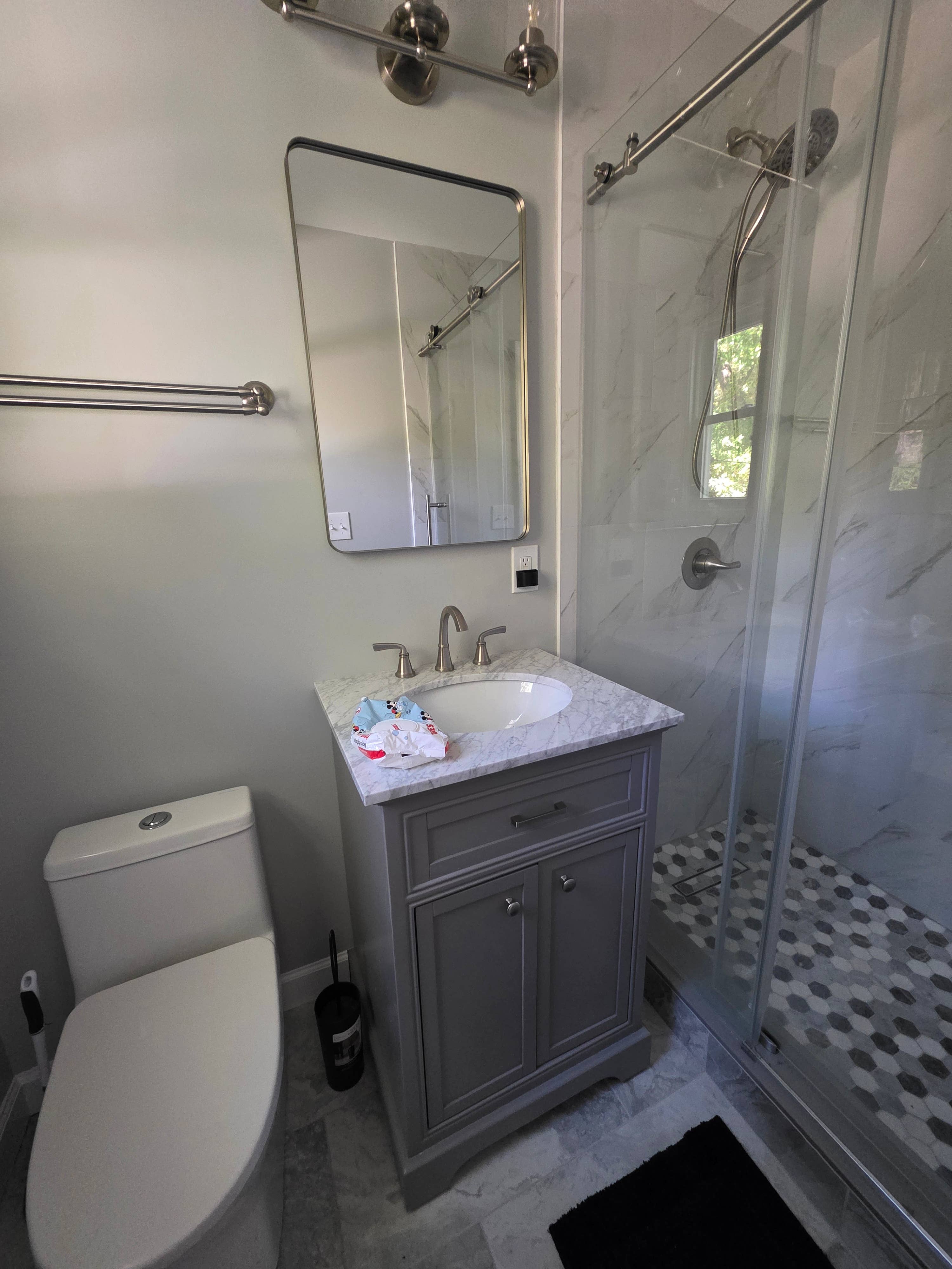 Spacious master bedroom wbathroom