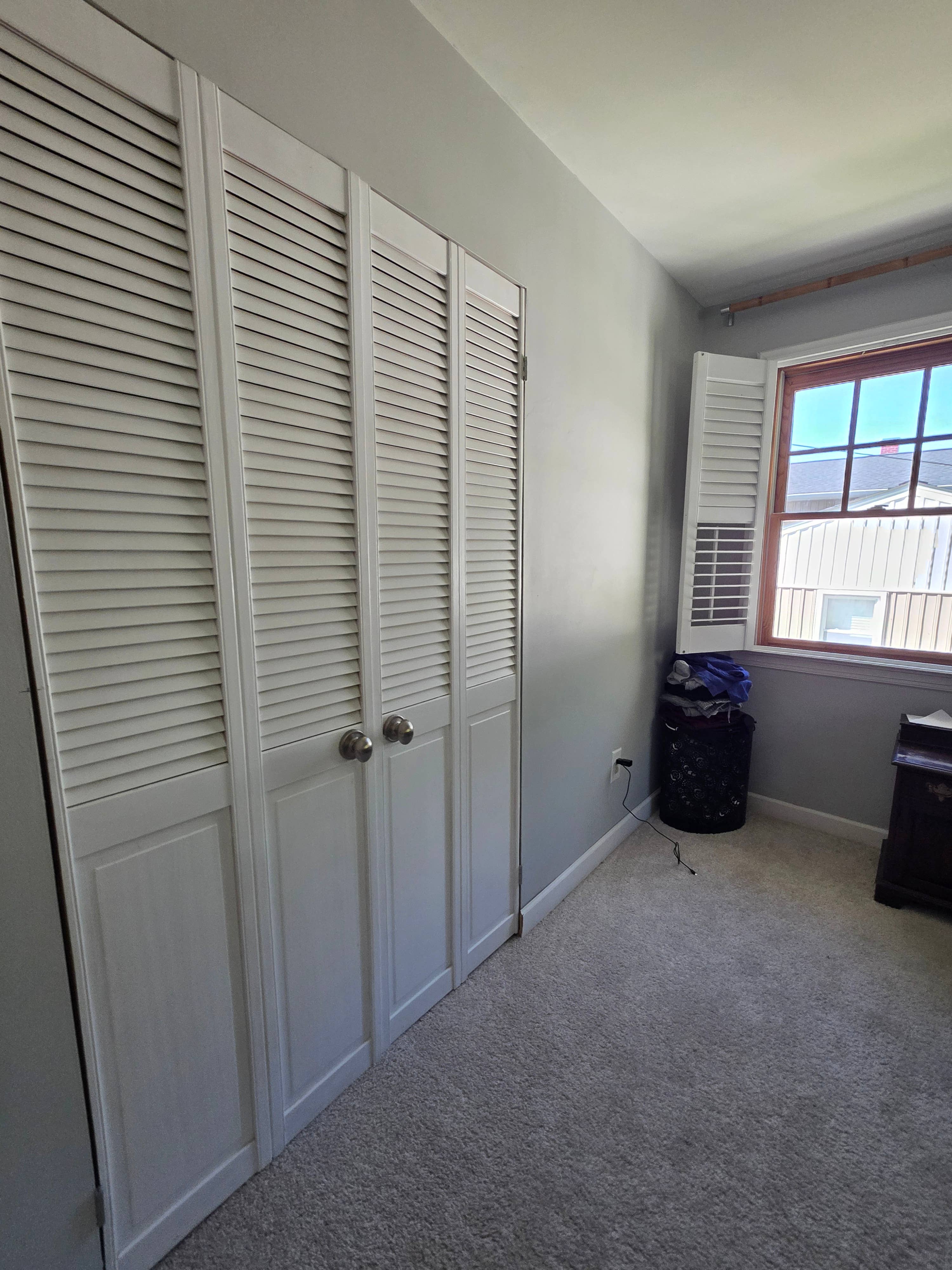 Spacious master bedroom wbathroom