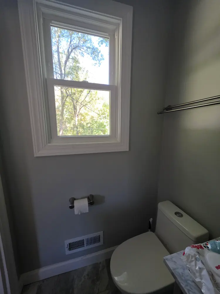Spacious master bedroom wbathroom