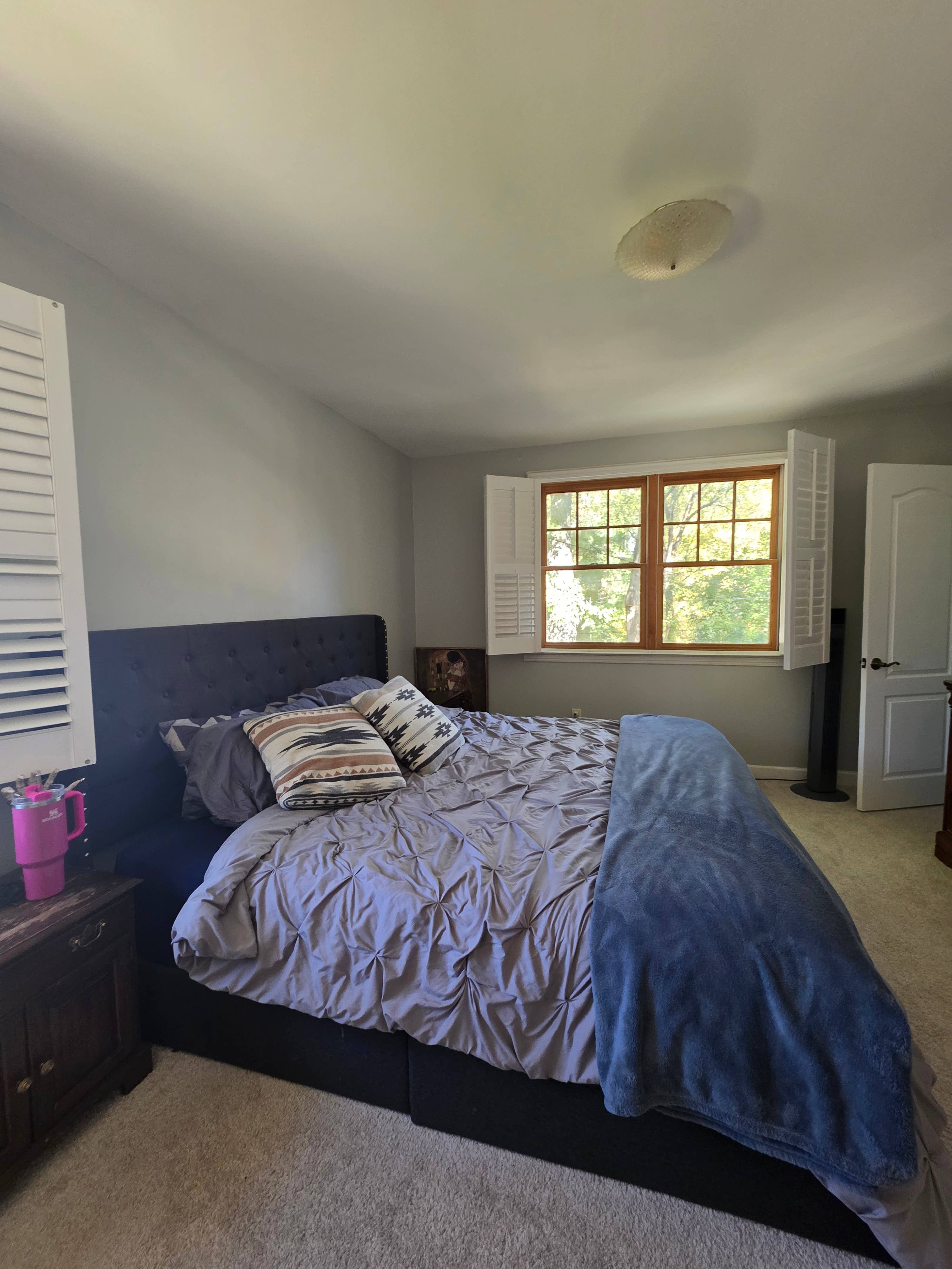 Spacious master bedroom wbathroom
