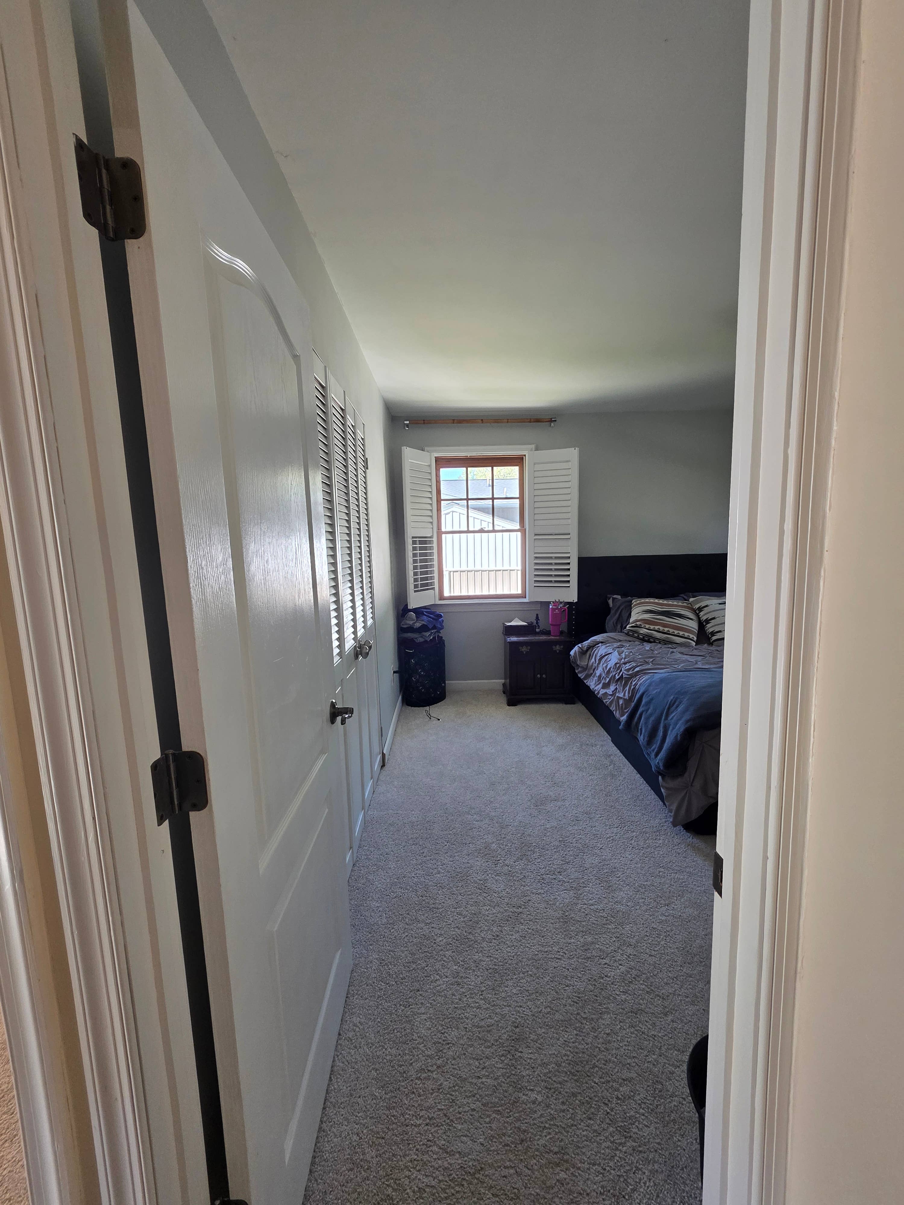 Spacious master bedroom wbathroom