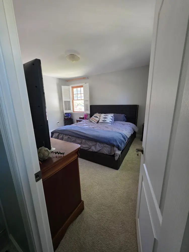 Spacious master bedroom wbathroom